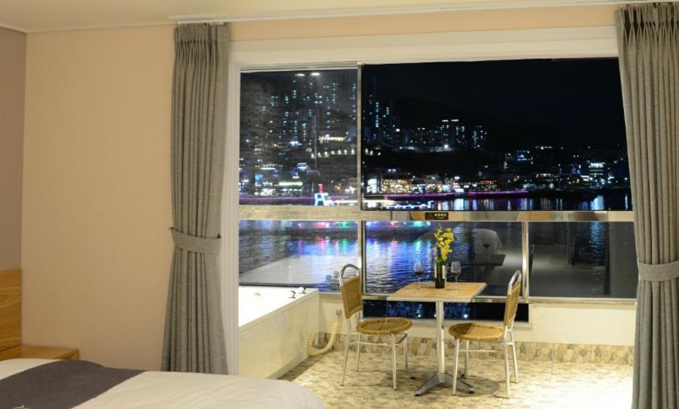 Lium Spa Hostel Yeosu Exterior photo